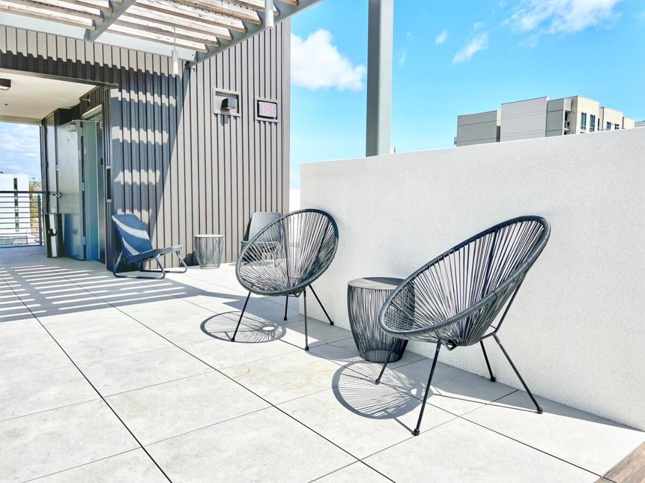 One Bedroom Wbalcony And Views! Apartment