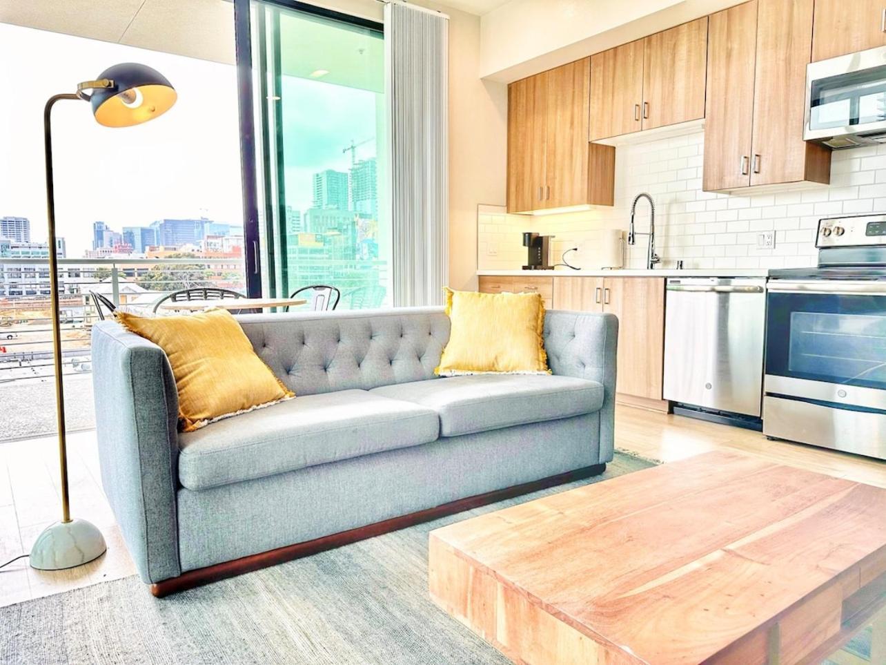 One Bedroom Wbalcony And Views! San Diego